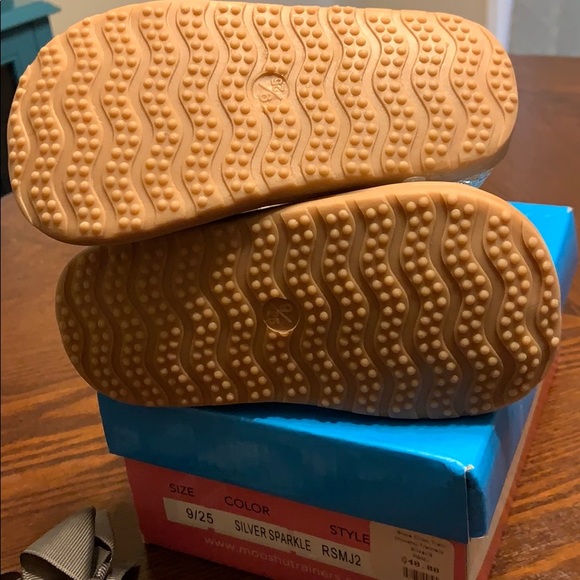 Mooshu Trainers toddler size 9 silver sparkle shoe - Picture 4 of 4